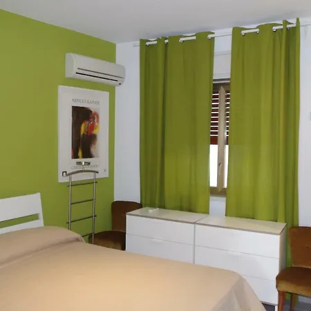Lägenhet Casa Torre SantʼAlessio Siculo